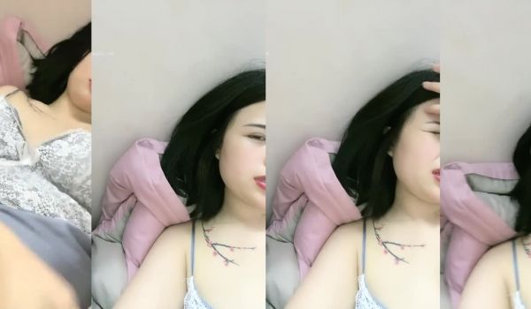 巨乳少妇 爱吃香蕉的女人 巨乳美女约粉丝 爱吃香