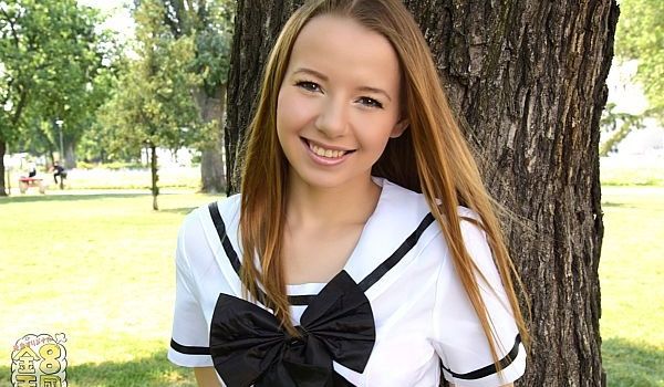 初心で可怜な18歳美少女が冲撃的デビュー DEB