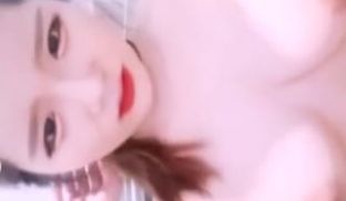 两个韩国女孩的色情表演