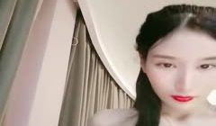 【清纯翘臀】美穴小姐姐今天独自一人诱惑，没穿内裤