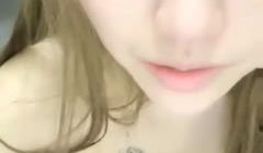 【魔鬼身材豪挺爆乳美女】极品美女与男友卫生间激烈