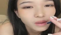 主播直播清纯妹子女上体位被深顶狂操 迷样超骚