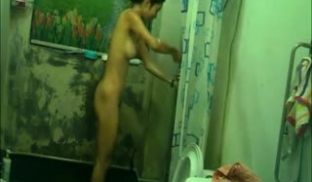 无良房东不惜花高价买来针孔超高清探头偷拍完美身材