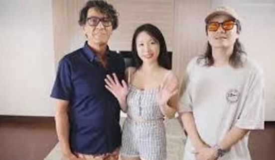 十三号天使网黄女优艾攸体验加藤鹰老师的金手指舌舔