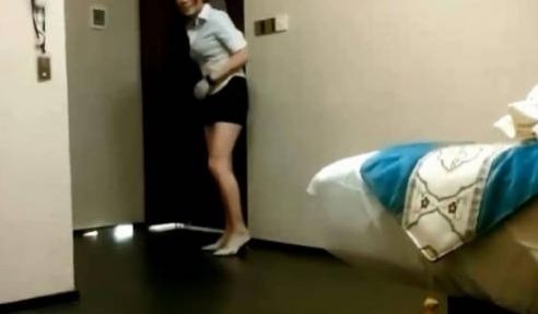 会所找骚女技师解开衬衫开档黑丝骑乘位大屁股猛砸