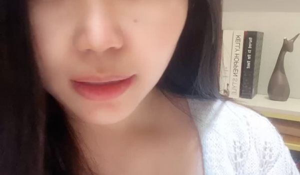 二零二五四月十一号_月亮躲在云朵1