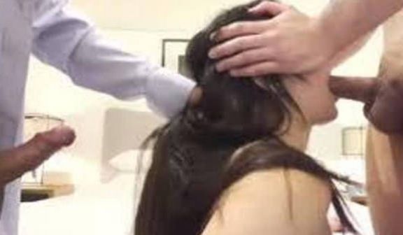 青春美眉3P被两根大鸡吧无套输出前后夹击三洞全开