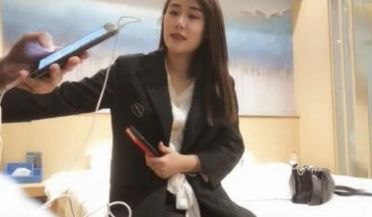 四眼男网约刚大学毕业不久实习期四川美女.