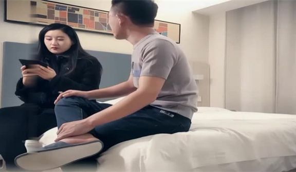 刚下海不久兼职外围美女御姐型扑倒要亲嘴穿上黑丝抓
