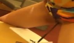 风韵犹存的酒店鸡婆毛笔插阴穴里写大字——恭喜发财