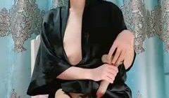 高颜值苗条网红妹子允儿自拍福利小视频，椅子上抬腿