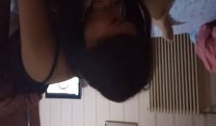 和哥们一起3P玩操他的乖巧听话的小情人穿着情趣黑