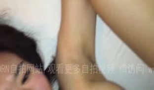 “我想关一下灯太亮了人家含羞吗“美女车灯超亮很会