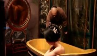 〖最新流出〗颖宝女神后台剪辑床戏啪片段流出吻得很