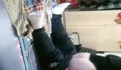 白肤肥臀少妇小区里租房接客与熟人光头大叔边做边唠
