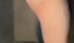 保安大哥太牛逼了上着班都能勾引少妇，楼道这个姿势
