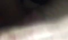 情窦初开漂亮学妹学人家用金手指扣小阴穴，一幅很想