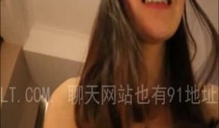 少妇女神登场南锣鼓巷美甲少妇背着老公约,开档黑丝