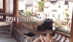 唯美MV风格露出达人萍萍系列第3部旅游景区内的无