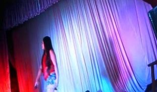 乡村县城小剧场草台班子歌曲艳舞团慰问演出妹子真空