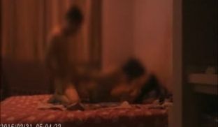 小伙某小区居民楼出租房里200元嫖酒吧小姐身材高