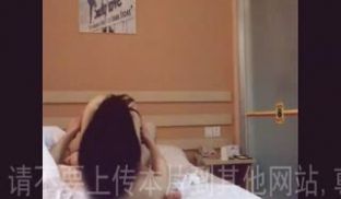 忆与一长发小姐姐的露水情缘，前戏流水潺潺，女上位