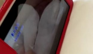 艺校高颜值漂亮美女和男友酒店开房,边看色情片边操