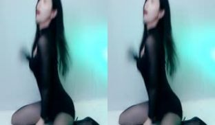 虞一17黑丝漏底