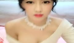 超高颜值网红美女小白兔高价房票自慰大秀美乳粉叫声