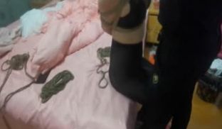 《高价购买✅夫妻私拍》“耐受~我要尿尿”刺激对白