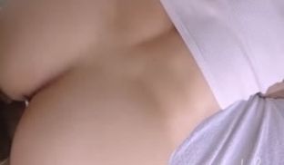大奶美女 菊花塞着肛塞被大肉棒无套后入