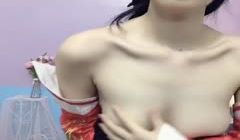 放着一曲【来啊，快活啊】 明媚女子，艳舞骚起，鸡