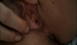 内射熟女。男：想我了吗，逼有多想要啊，你自摸我看