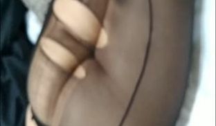 男：她外边肯定有人了。 少妇：老想你了，滚，这么