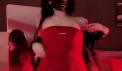 《疯狂抖音》美新娘5 美女喝高了洒酒疯耍的点大当