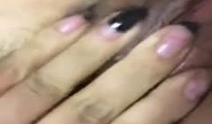 饥渴难耐的良家人妻，性生活没能满足，自己动手，满