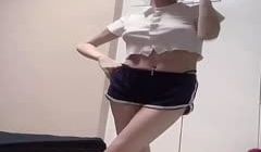 《疯狂抖音》美新娘5 美女喝高了洒酒疯耍的点大当