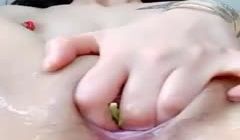 骚逼抠抠白浆四溢