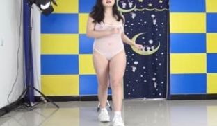 《最新流出❤️高价购得》日月俱乐部极品大波波御姐