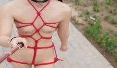 眼镜美眉日常露出