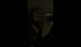 猥琐摄影师下药迷翻极品身材的美女模特❤️脱光光狂