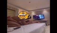 珠海骚货徐佳莹人前女神背后骚的不行，按住在床上狠