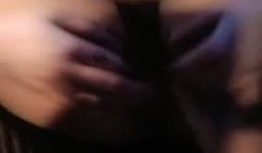 墨镜骚女【制服诱惑】和炮友驾车小树林车震，黑丝足