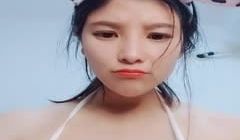 大奶妈咪情趣诱惑，露脸直播大秀，看奶水在滴答你心