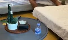 《换妻俱乐部泄密流出》绿帽老公带着老婆和其他男人