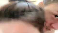 酒店面约操美少妇黑丝紧致小，手指插露脸口交后入操