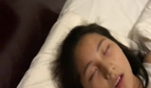 酒店迷翻漂亮的女同事各种姿势玩弄