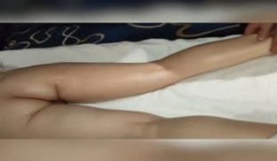 绿帽老公露脸带着媳妇新年做异性spa骚的不行
