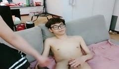 巨乳骚货尤物，吊钟奶子，卖力深喉吞吐大方 沙发床