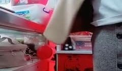 闷骚的超市老板娘露脸看着店发骚，招唿走顾客就跟狼